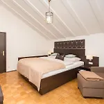 فندق ألبينهوف بوستيليون 3*